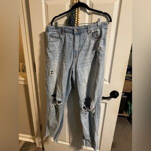 Size 14 American Eagle Strigid Curvy Mom Jean